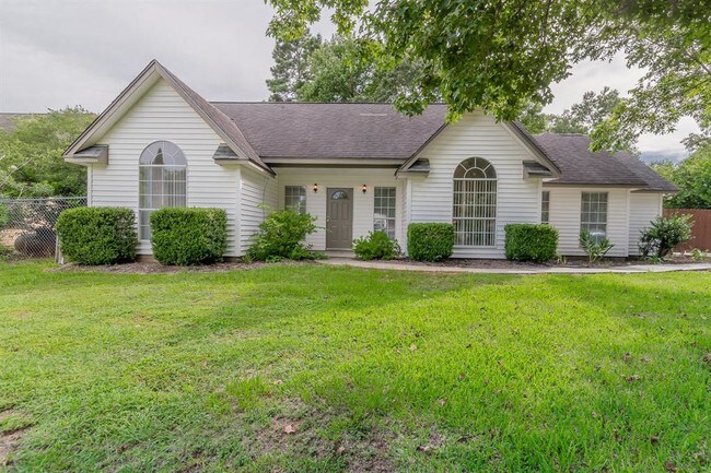 Building Photo - 12711 Woodcreek Dr