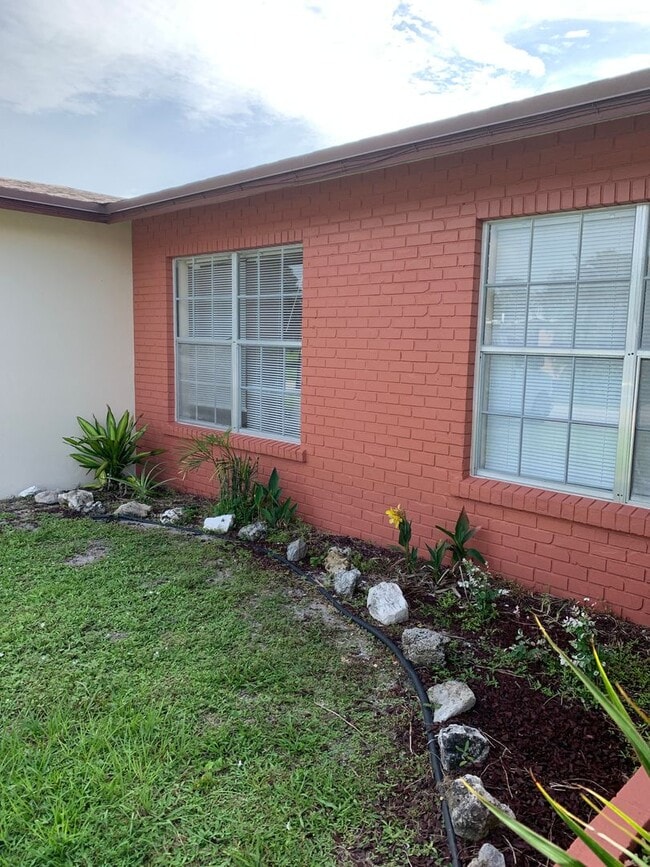 Foto del edificio - 3/2/1 RENTAL HOUSE IN THE RIVER PARK AREA.
