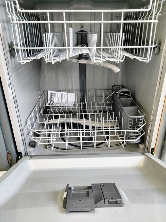 1004 Gould Rd, Lansing, MI 48917 - House Rental in Lansing, MI