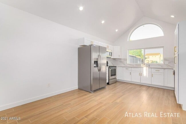 Building Photo - 444 S Delaware St