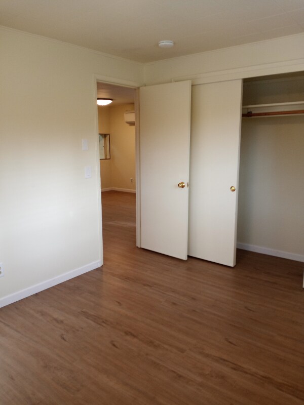 Building Photo - 313 Pecks Dr