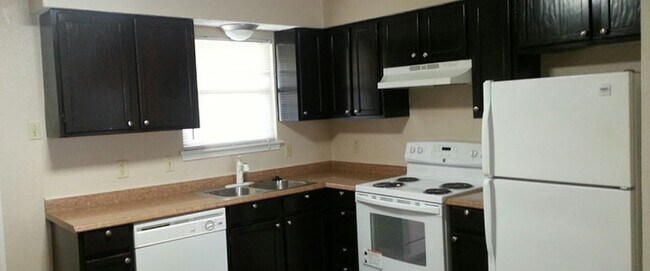 Foto del edificio - 640 S Rogers Rd