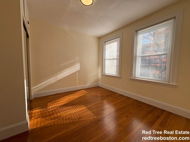 Building Photo - 73 Thatcher St