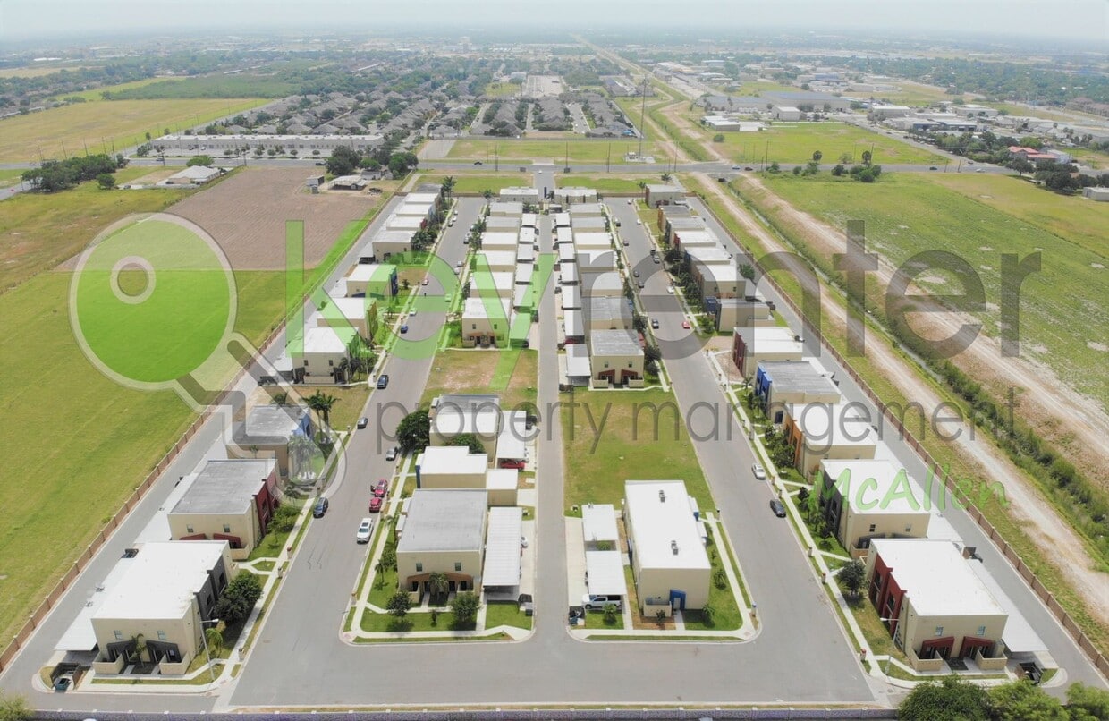 Primary Photo - 2B/2.5B Townhome in gated community now av...