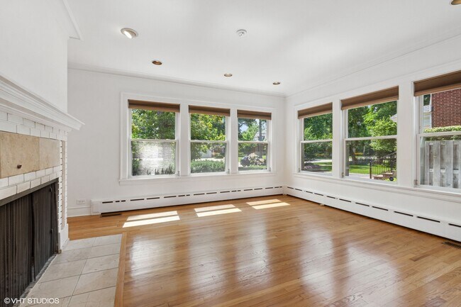 Building Photo - 155 Roger Williams Ave