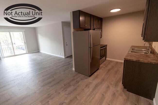 Foto del edificio - 3408 Balboa Ln