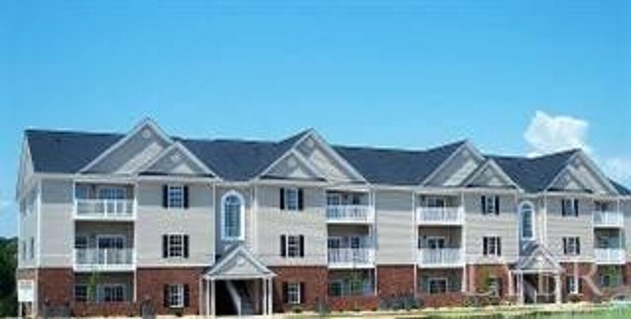 Foto principal - Secure Housing Now For the 2025-2026 Schoo...