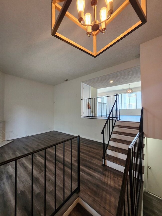 Building Photo - 1441 W Village Ln