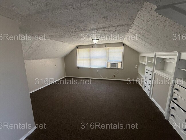 Foto del edificio - 2919 E Douglas Ave