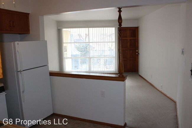 Building Photo - 1200 E Singer Cir