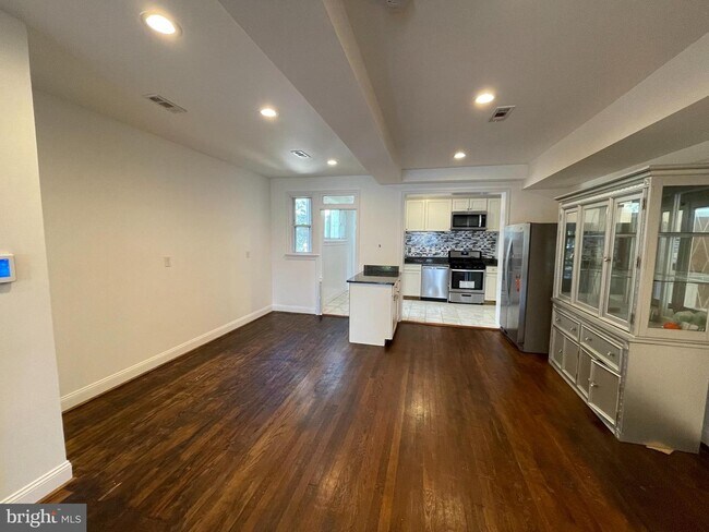 Foto del edificio - 127 Hamilton St NW