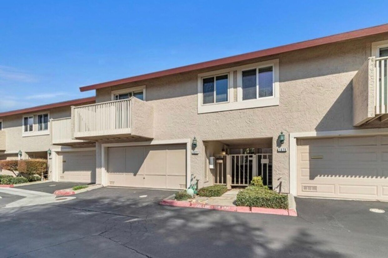 Foto principal - Spacious 2 bedroom 2 bath Townhouse in Mer...