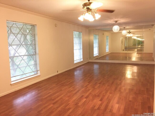 Building Photo - 116 Cotillian