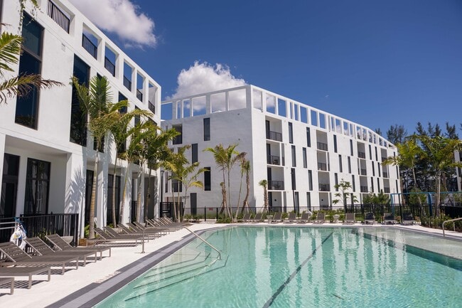 Photo - Laguna Gardens Apartments