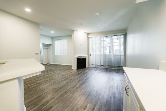 Interior Photo - 311 South Doheny Drive