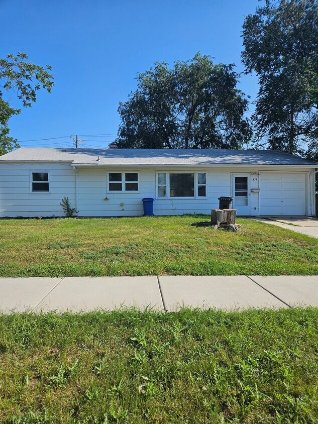 Primary Photo - 2 BED | 1 BATH | SINGLE-LEVEL HOME | ROBBI...