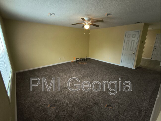 Foto del edificio - 8370 Hollis St