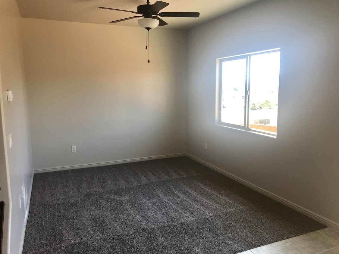 Building Photo - MILLCREEK SPRINGS TOWNHOME