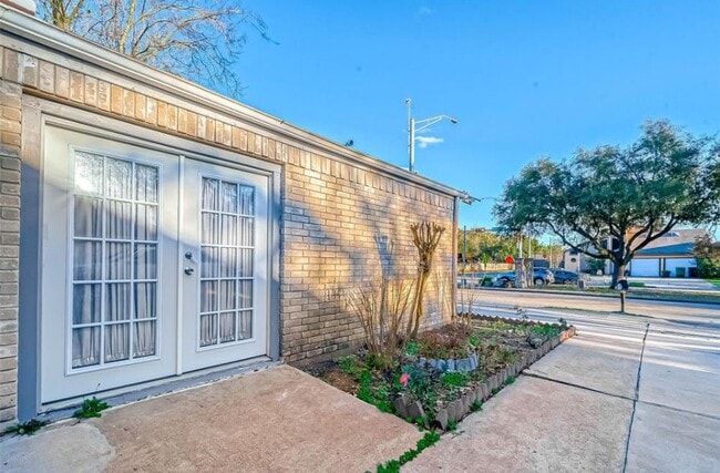 Building Photo - 13102 Richmond Ave.