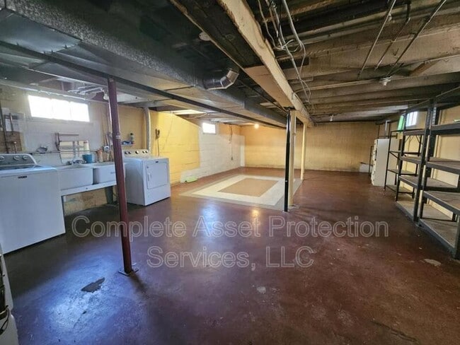 Building Photo - 130 Phillips Ave