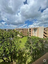 Building Photo - 9220 Fontainebleau Blvd