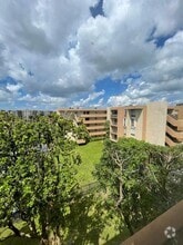 Building Photo - 9220 Fontainebleau Blvd