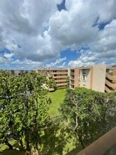 Building Photo - 9220 Fontainebleau Blvd