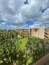 Building Photo - 9220 Fontainebleau Blvd