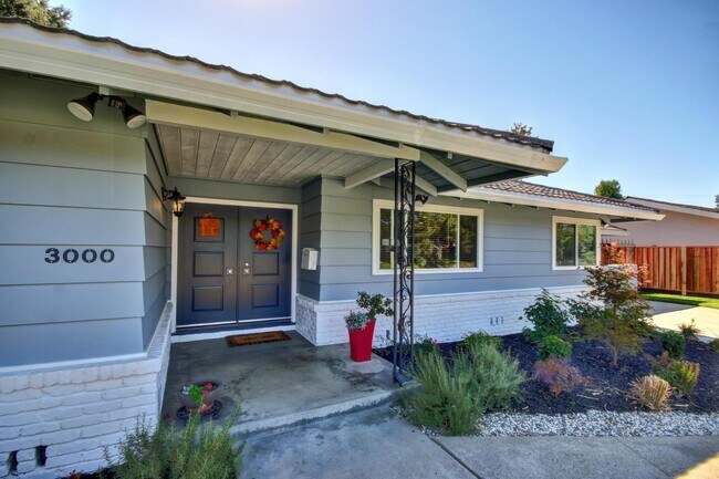 Building Photo - Gorgeous Sierra Oaks 4 Bedroom 3 Bath!
