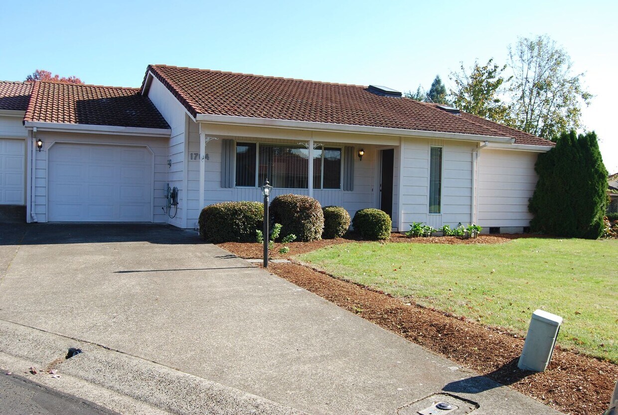 Primary Photo - 2 Bedroom in a 55 and Older Community Newberg