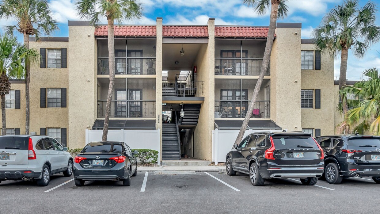 Primary Photo - Spacious 1BR/1BA third floor South Tampa C...