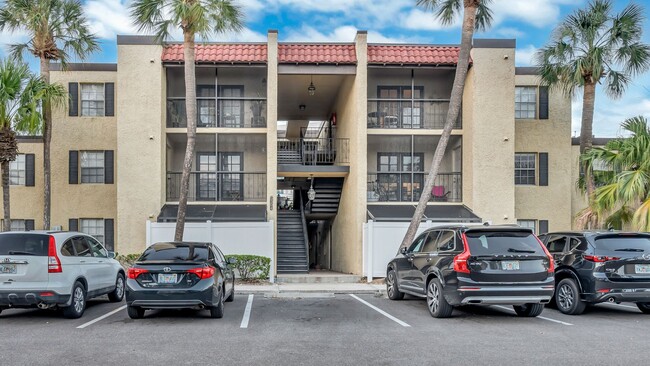 Foto del edificio - Spacious 1BR/1BA third floor South Tampa C...