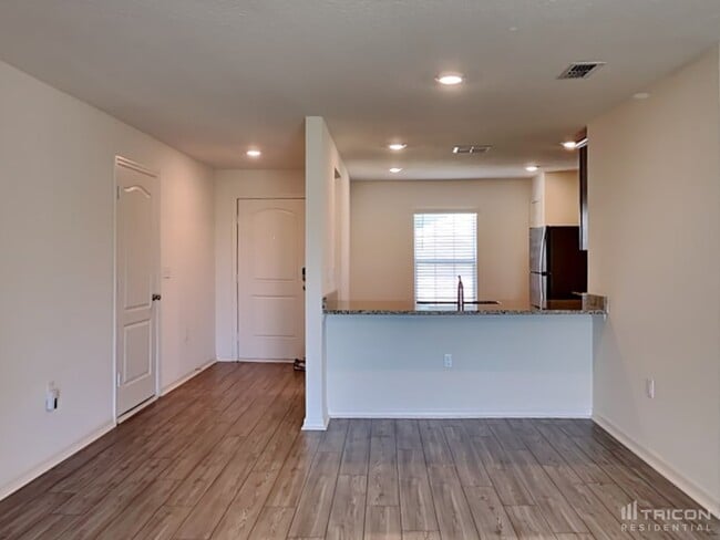Building Photo - 10 Presidential Ln