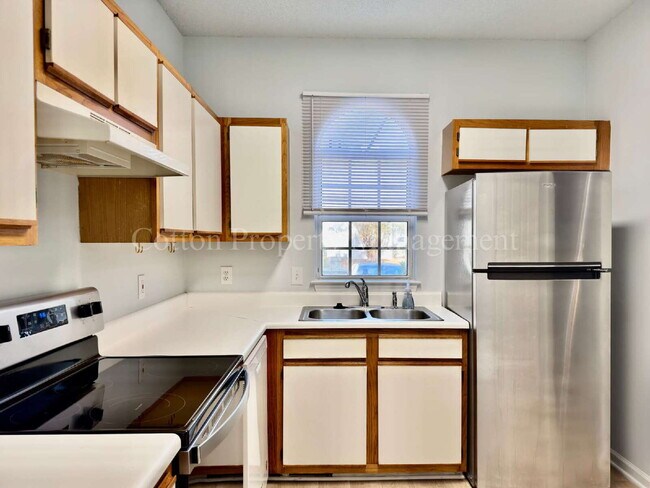 Foto del edificio - 733 Bragg Dr
