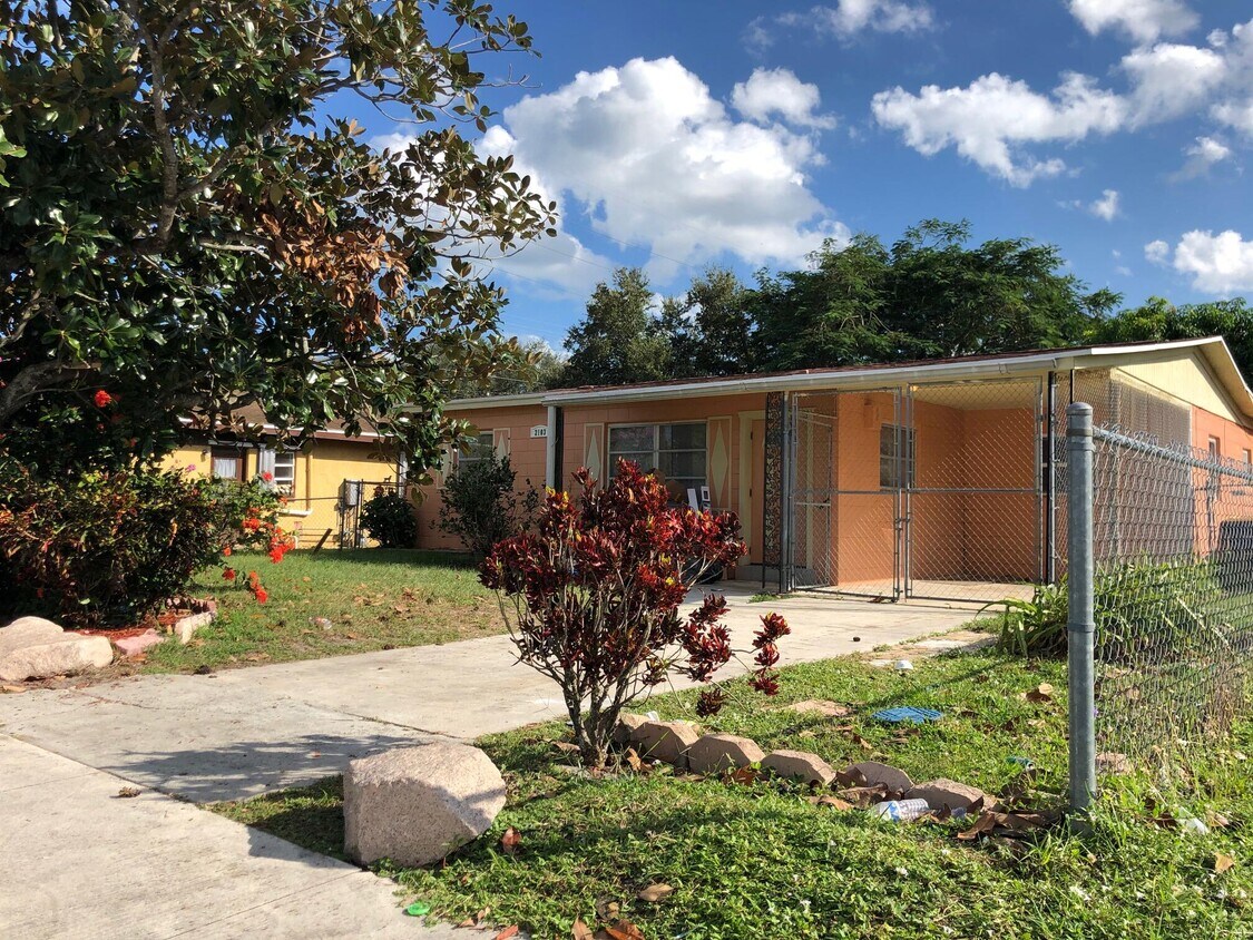 Foto principal - 2103 Ave Q