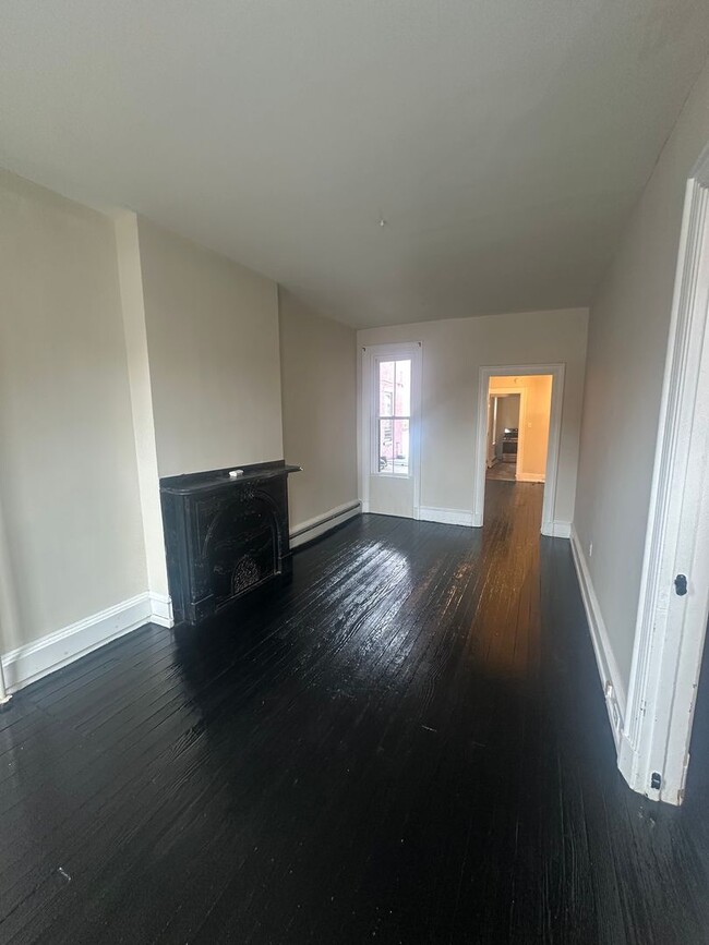 Building Photo - 409 Walnut St