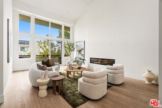 Building Photo - 1277 S Beverly Glen Blvd