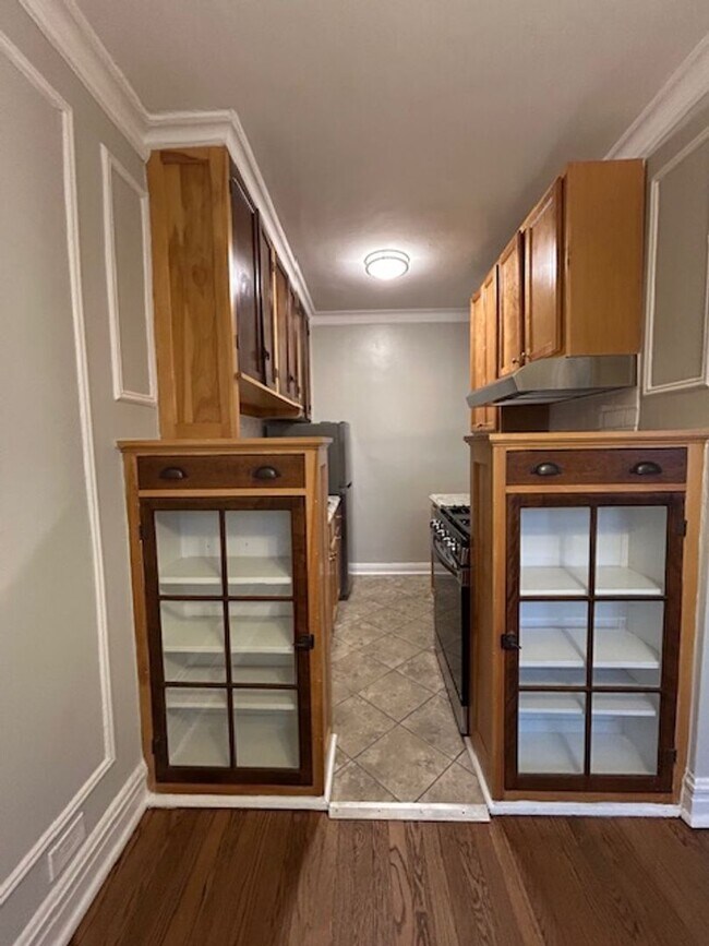 Building Photo - 6226 N Clark St