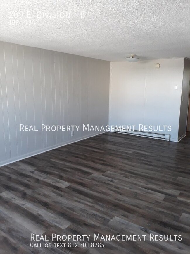 Building Photo - One Bedroom Duplex with Garage