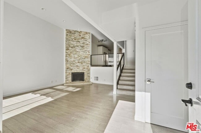 Foto del edificio - 5307 Wilkinson Ave