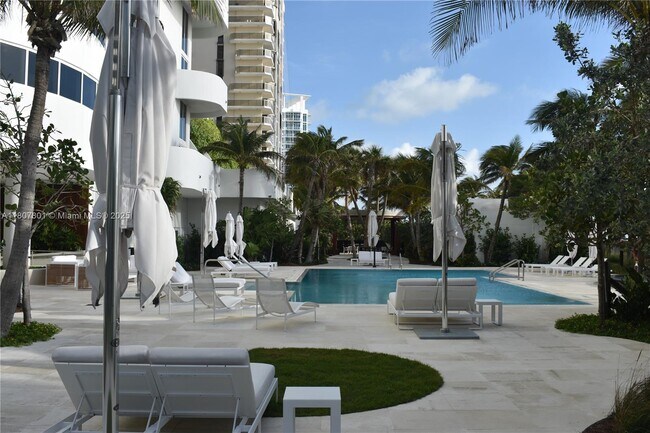 Building Photo - 6365 Collins Ave