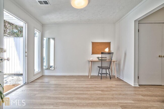 Foto del edificio - 4404 Idlewood Ln