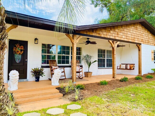 Foto del edificio - SPACIOUS HOME ON ACREAGE