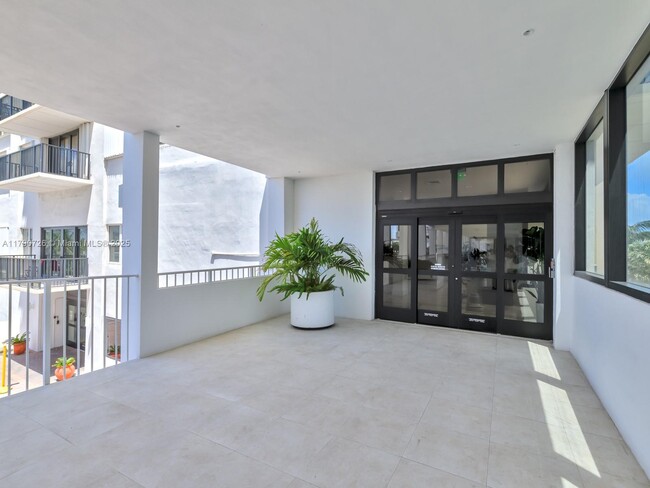 Building Photo - 2101 S Ocean Dr