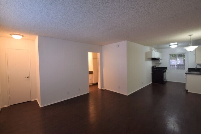 Building Photo - 6954 Woodman Ave