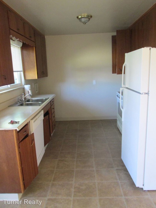 Building Photo - 3 br, 1 bath House - 120 Valentine Lane