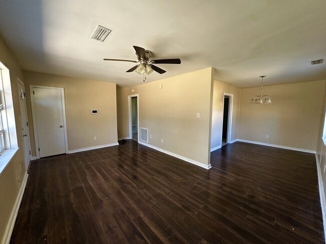 Building Photo - 408 Midway St