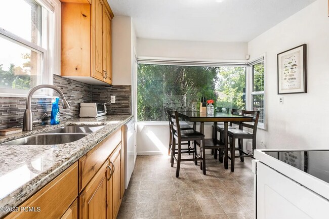Kitchen/Dining - 632 E Kensington Ave