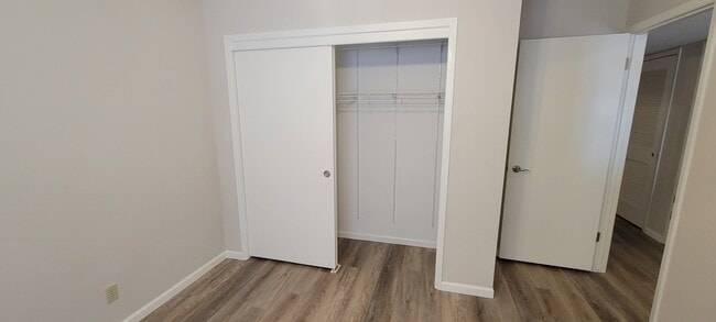 Building Photo - 2080 NW Hickory Ln