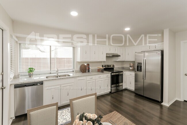 Foto del edificio - 2020 Cedarwood Dr